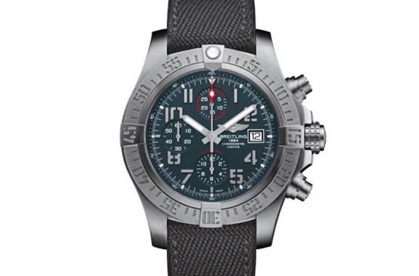 Часы Avenger Bandit представляет компания Breitling